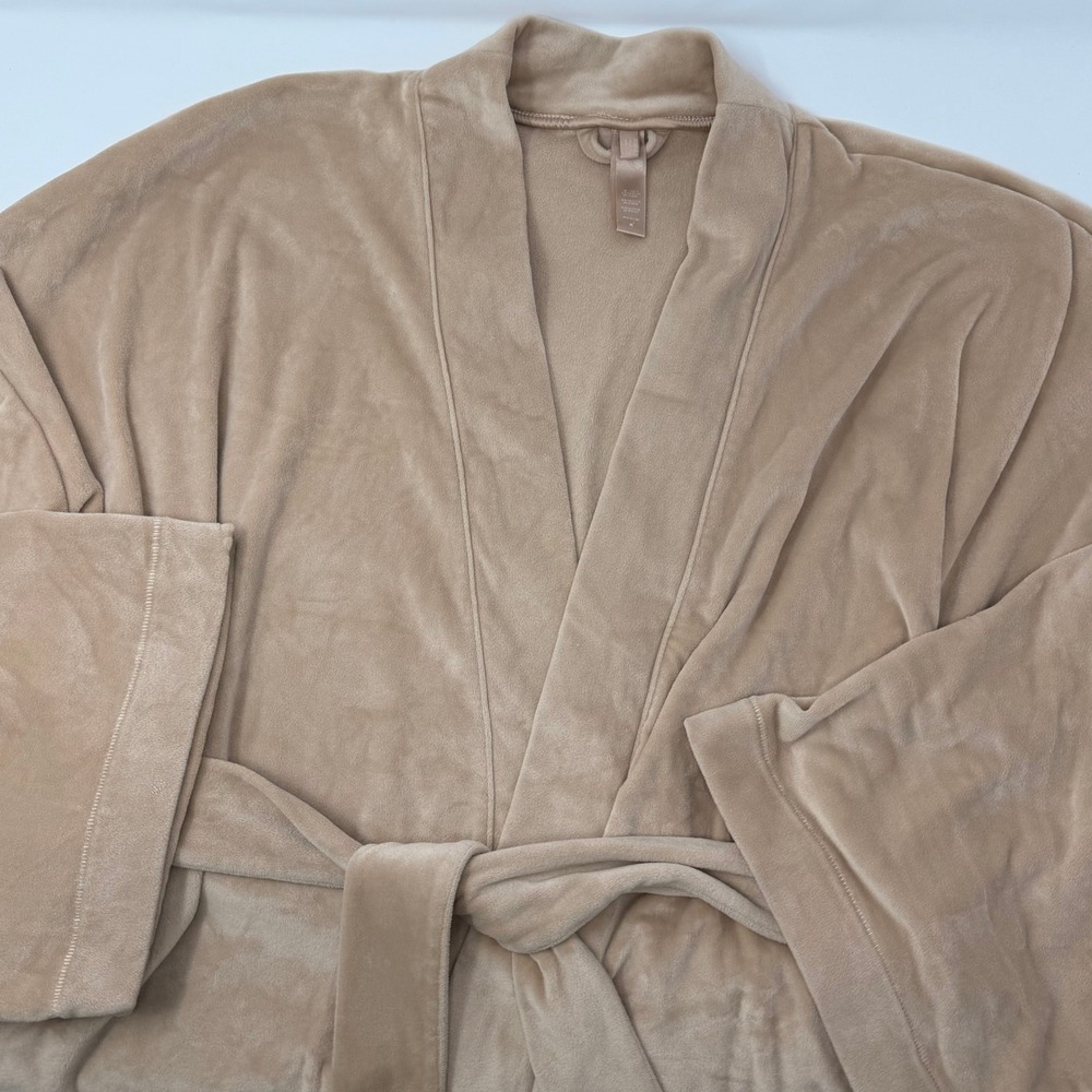 SKIMS Velour Short Robe Tan Medium Women Loungewear Bathrobe Soft Cozy